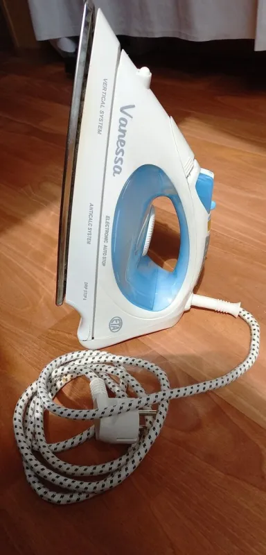 Naprařovací žehlička ETA